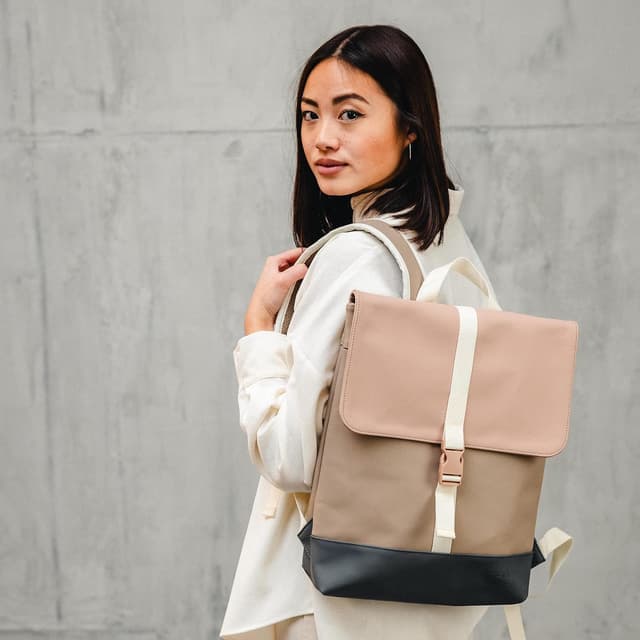 Detalle 2 de Johnny Urban Ruby Rucksack 8,5 l Klein