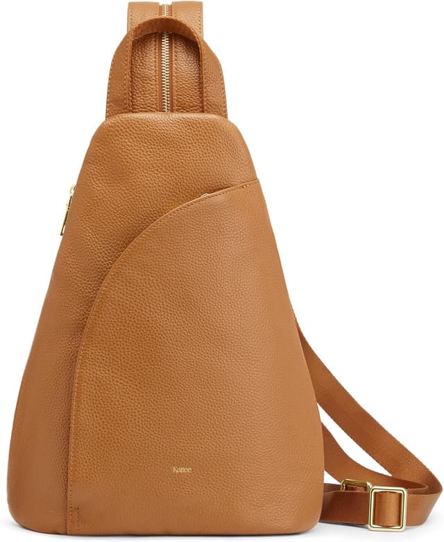 Detalle de Leather sling bag 22 x 12 x 34 cm