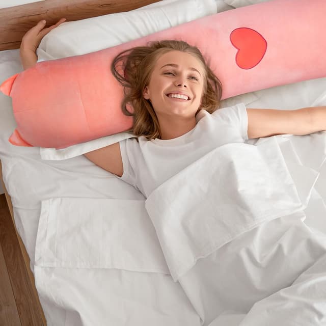 Detalle 2 de Mewaii Kawaii Peluche Chat Rose long 50 cm : coussin moelleux et oreiller câlin