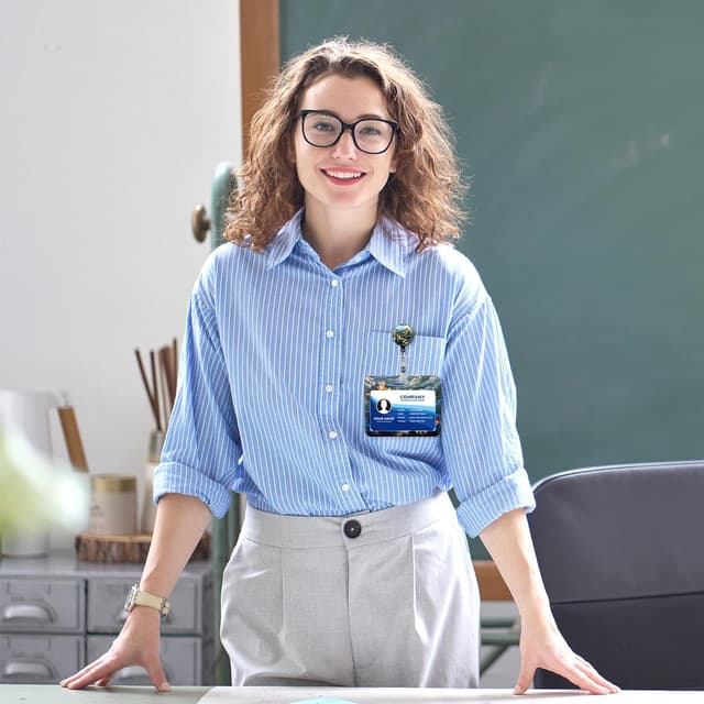 Detalle de Porte-Badge personnalisé avec tour de cou, enrouleur et porte-cartes (strapp à clip à mousqueton pivotant)