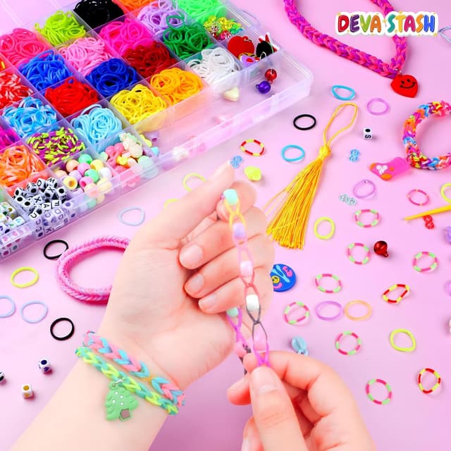 Detalle de DEVA Stash Loom Bands Kit (20 Colours) – DIY friendship bracelet making set with clips, charms and refills