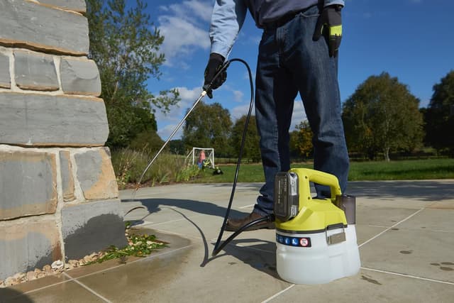 Detalle 2 de Ryobi OWS1880 One+ cordless weed sprayer 18V