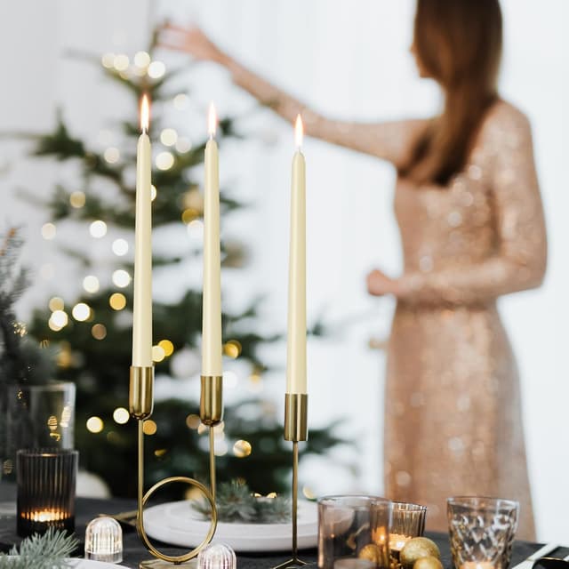 Detalle 2 de 4 Pack Ivory Taper Candles (10 Inch) — Dripless, Smokeless & Unscented, 8-Hour Burn