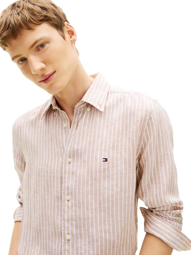 Detalle de Tommy Hilfiger Linen Bengal Stripe RF Shirt MW0MW42400 camicia uomo a righe in lino