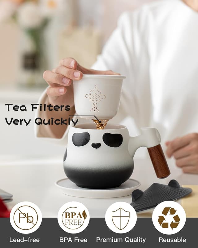 Detalle de ZENS Panda Tea Cup with Infuser and Lid (330 ml) in Ceramic & Wood – Black and White