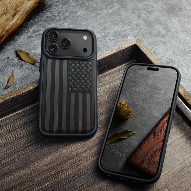 Detalle de Carveit Magnetic Wooden Case for iPhone 17 Pro Max — Laser-Engraved Wood + Soft TPU (MagSafe Compatible) — Classic American Flag Blackwood