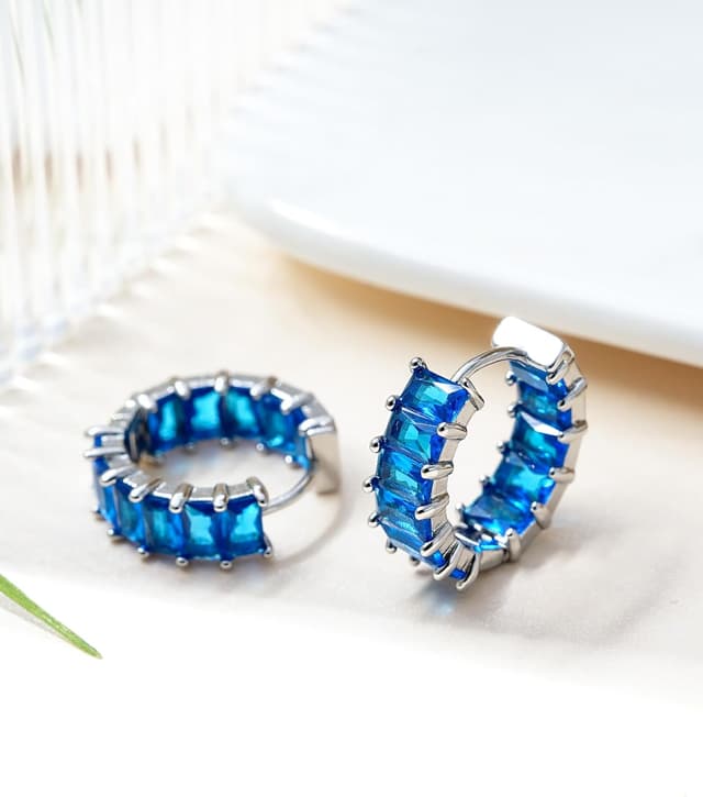 Detalle de Mesovor Boucles d’oreilles créoles argent avec zircone cubique (huggie hoops) pour femmes et filles