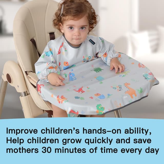 Detalle de PewinGo weaning bib with sleeves