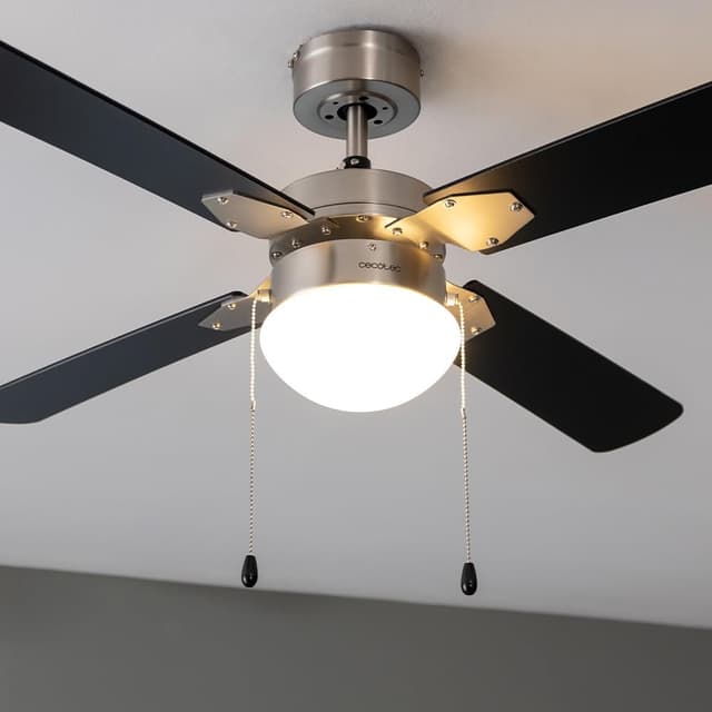 Detalle de Cecotec EnergySilence Aero 450 IronBlack da soffitto con luce, 50 W, 106 cm e 3 velocità