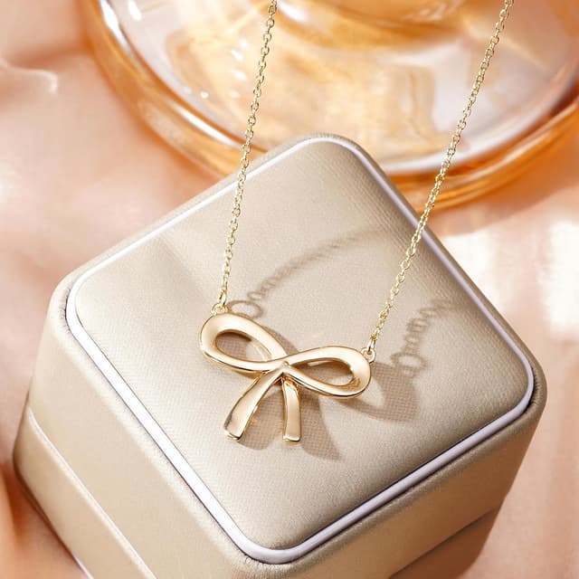 Detalle 2 de Rajputana bow necklace for women & girls – 14K gold-plated ribbon bow choker