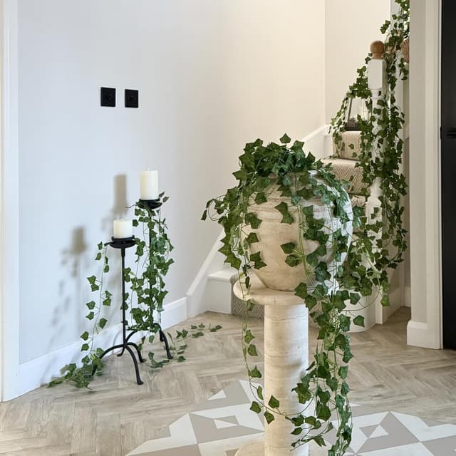 Detalle de CQURE Artificial Ivy Garland (5 pcs) – UV-resistant fake ivy vines for home, wedding and garden décor