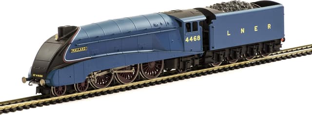 Detalle 2 de Hornby R3395TTS RailRoad LNER A4 Class 4468 ‘Mallard’ Steam Locomotive (Era 3) — 00 Gauge, 1:76, DCC fitted with sound