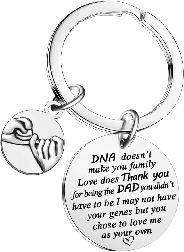 Detalle de MADHAHEFU Dad Stepdad Keychain Keyring engraved “DNA doesn’t make you family…”
