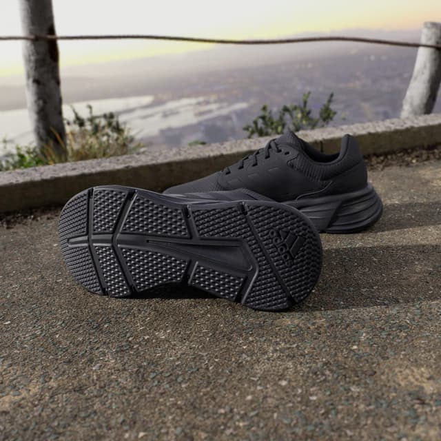 Detalle de adidas Zapatilla Galaxy 6 en color negro