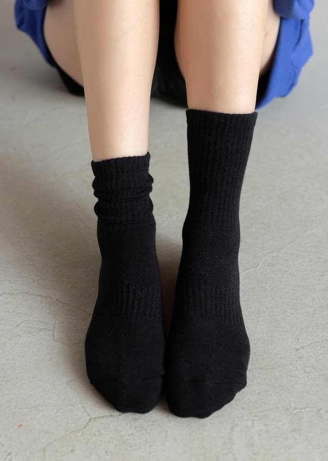 Detalle de Irisbear Women’s Crew Socks (5-Pair Pack) — Lightweight Thin Cotton for Gym, Running & Everyday