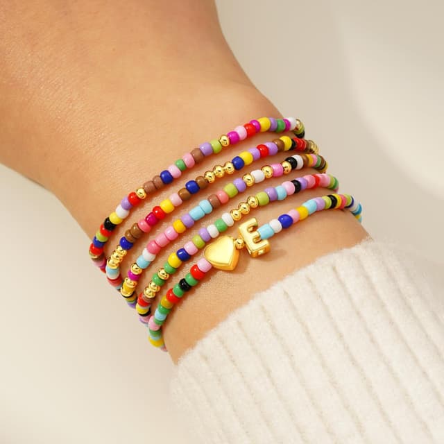 Detalle de TINGN lot de 5 bracelets de perles colorées empilables avec lettres, style bohème