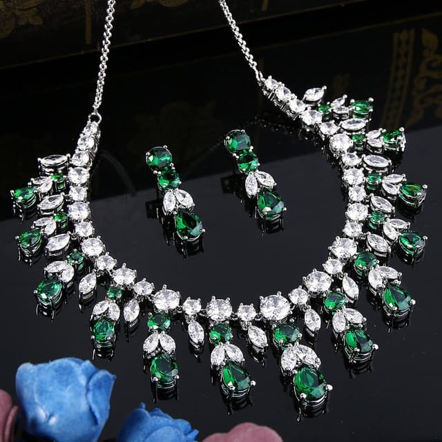 Detalle de Parure mariage vintage Clearine Femme : collier cluster feuilles & goutte d’eau en zircon + boucles d’oreilles