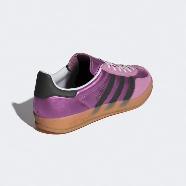 Detalle de adidas Gazelle: zapatillas casual de mujer para un look clásico