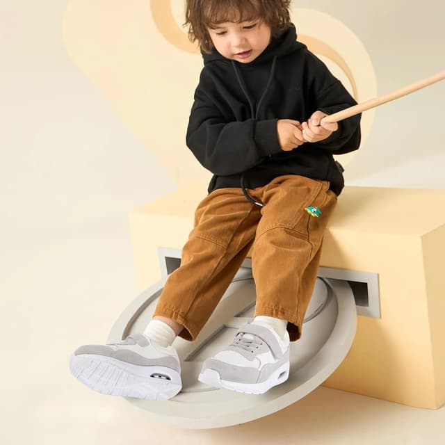 Detalle 2 de Mioceko Kids Trainers with Hoop and Loop straps – air cushion school running shoes