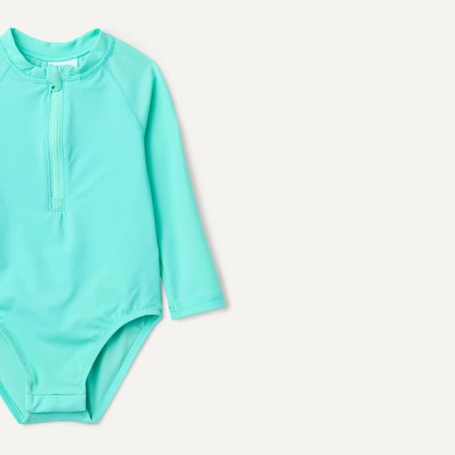 Detalle 2 de Maillot de bain une pièce rashguard manches longues pour bébé fille Amazon Essentials
