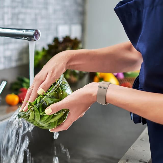 Detalle de Raradev water-resistant elastic band for Apple Watch (stretch solo loop, 38–49mm)