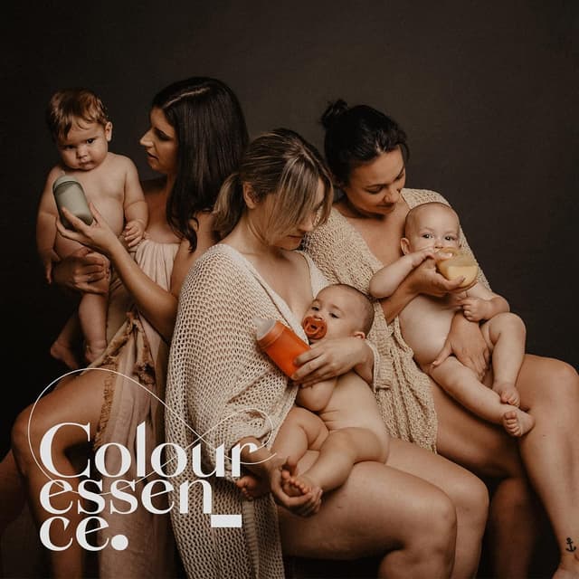 Detalle 2 de Cucchiaio in silicone Suavinex con manico lungo per bambini +4 mesi (morbido, per gengive sensibili) – Essence Mango