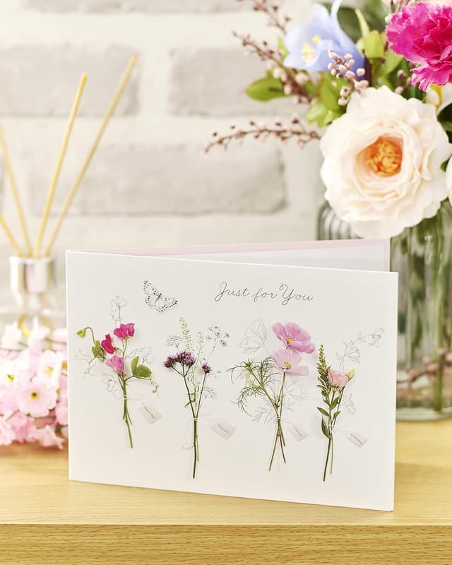 Thumbnail 3 de Tarjeta de cumpleaños para ella con diseño floral lindo 🎂