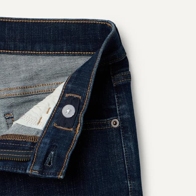 Detalle de Amazon Essentials Boys' Medium Stretch Regular-Fit Bootcut Jean