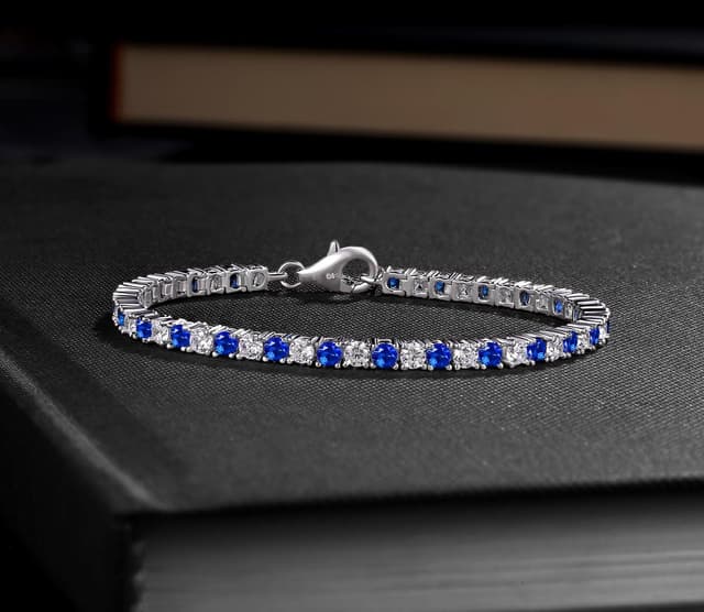 Detalle de Bracciale tennis Diamond Treats da donna in argento 925 con zirconi blu, verdi, rossi o bianchi