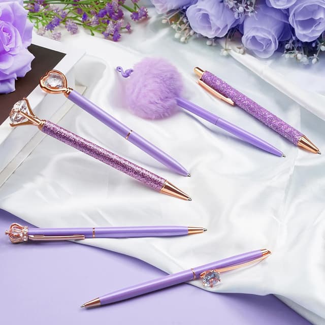 Detalle de WEMATE 8-piece ballpoint pen set (purple) with bling detailing in black & blue ink