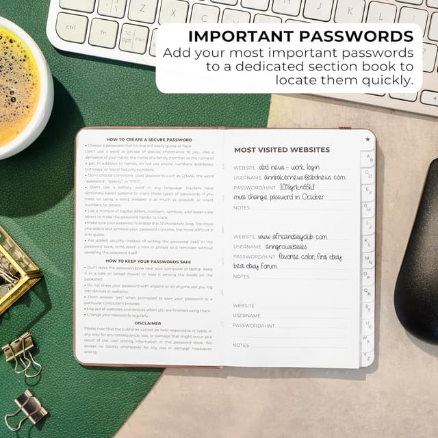 Detalle 2 de Clever Fox Password Book 2nd Edition Small (Rose Gold) – Pocket password keeper with alphabetical laminated tabs