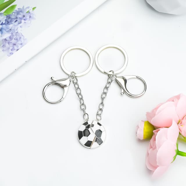 Detalle de Tranbath 2er Set Schlüsselanhänger mit Fußball-Design – Geschenkidee für Fußballfans & Schlüsselanhänger-Sammler