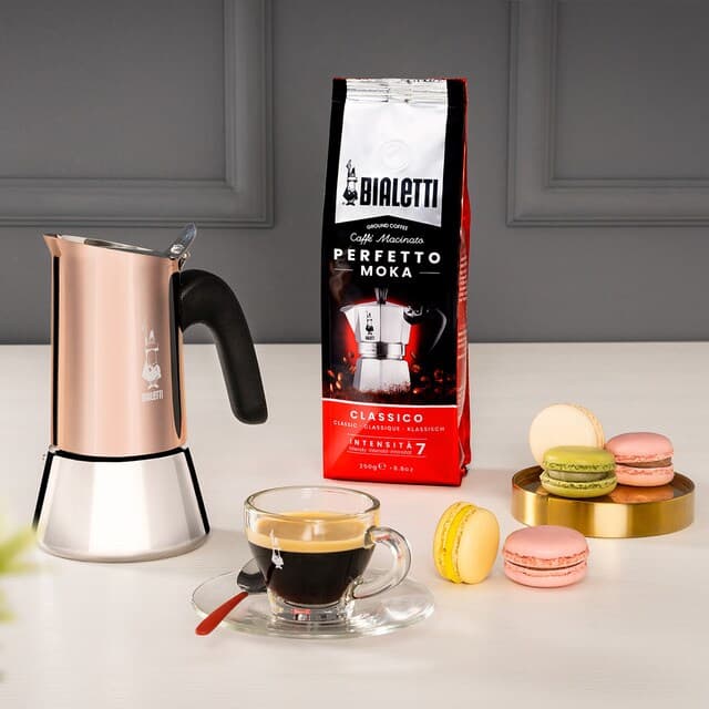 Detalle 2 de Bialetti Venus, cafetera italiana de acero cobre 3 tazas