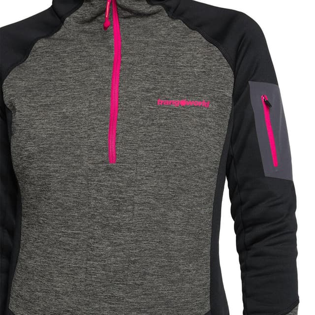 Detalle de Trangoworld Brenta: forro polar de mujer bi-elástico con cuello alto y bolsillos