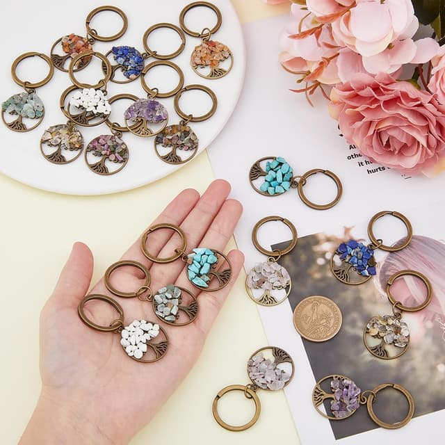 Detalle de SUPERFINDINGS 18-piece Tree of Life gemstone keychains in 9 colours (gemstone-style charm keyring set)