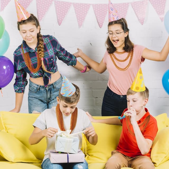 Detalle de YAXINRUI 72 PCS Orange Bead Necklace (33 Inch) for Mardi Gras, Halloween & Festive Events