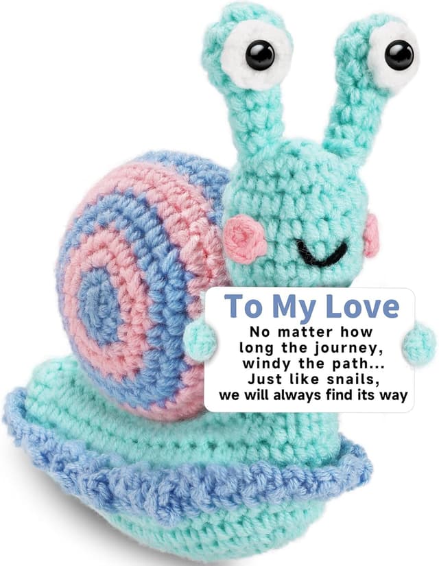 Detalle de Hoedia Hand-Crocheted Snail Plush Gift (Positive Emotional Support) for Valentine’s, Anniversary, and Birthday