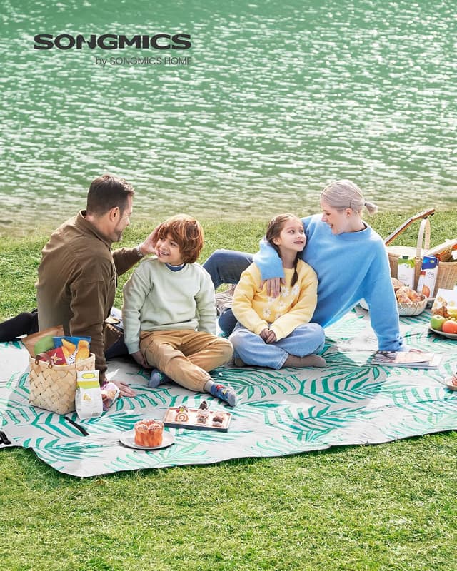 Detalle de SONGMICS Coperta Picnic 300 x 200 cm pieghevole impermeabile con fondo in alluminio (motivo a felce verde) GCM083C02
