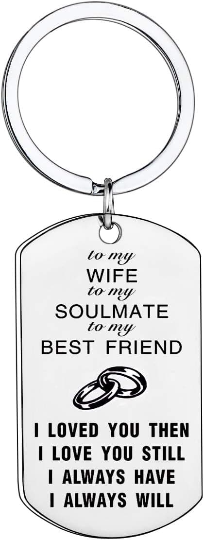 Detalle 2 de MADHAHEFU “To My Love” couple keyring set with stainless steel charm and velvet gift bag