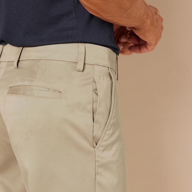Detalle de Amazon Essentials Men’s Straight-Fit Stretch Golf Trousers