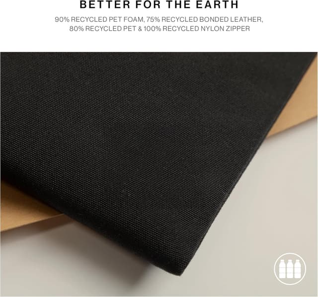 Detalle 1 de Native Union W.F.A 14-inch MacBook Sleeve (Navy) with 360-degree protection and recycled materials