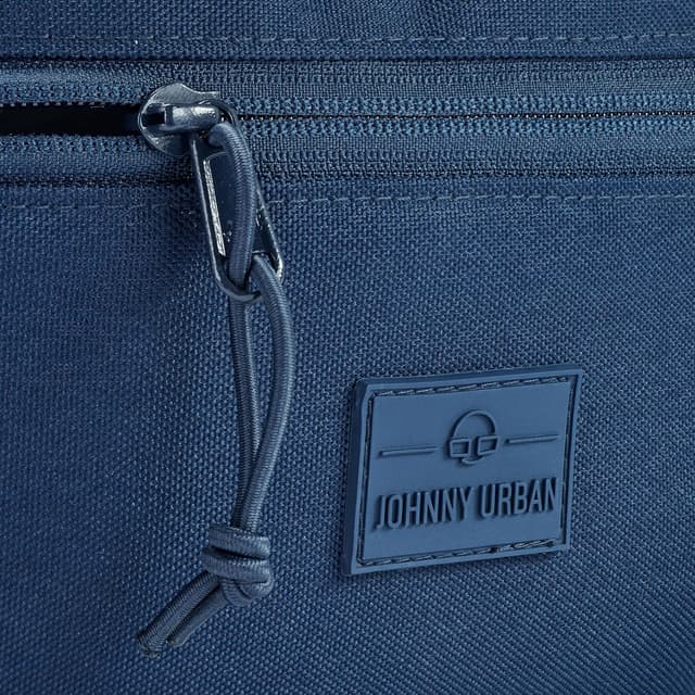 Detalle 2 de Johnny Urban Bauchtasche Erik Large Dunkelblau – große Gürteltasche mit flexiblem Gurt, wasserabweisend