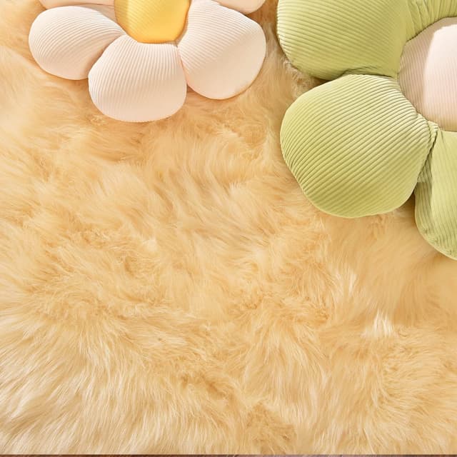 Detalle de Latepis Yellow Faux Fur Area Rug, 6x9 Rectangle (Washable Sheepskin-Style)