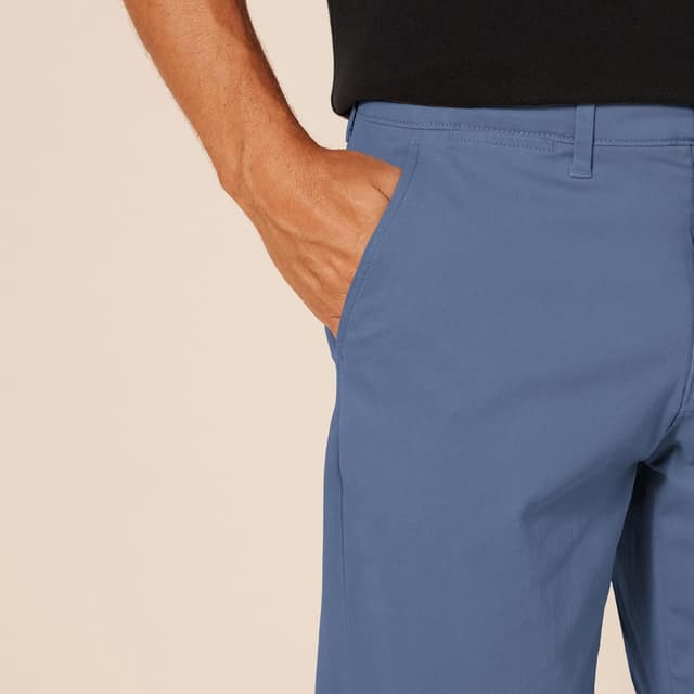 Detalle 2 de Amazon Essentials Men’s Athletic Fit Casual Stretch Chino Work Trousers (Big & Tall available)