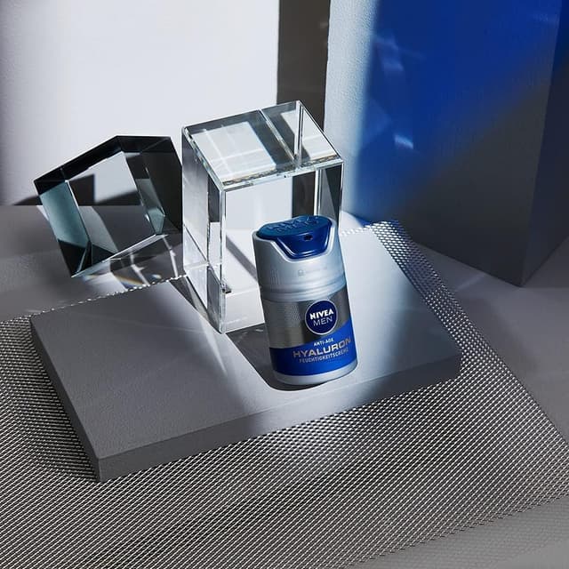 Detalle 2 de NIVEA MEN Hyaluron Crema Antiedad FP15