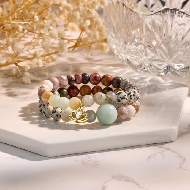 Detalle de Bivei set bracciali in pietra naturale Cristallo verde con charm loto, perline 8 mm (lotus chakra) elastici