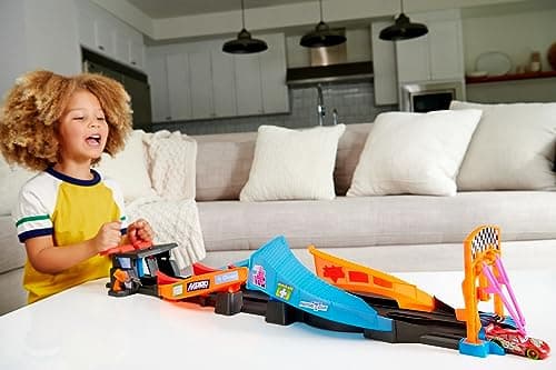 Thumbnail 2 de Mattel Disney Pixar Cars Pista Nocturna Brillante con 2 Coches 🌙