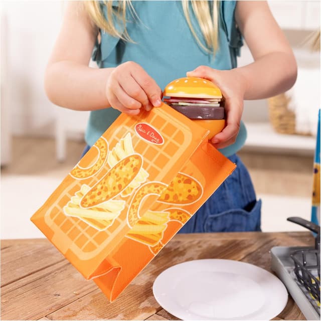 Detalle 2 de Melissa & Doug Water Wow – Grill et Friteuse 27 pièces, jeu de cuisine en bois à aliments changeant de couleur