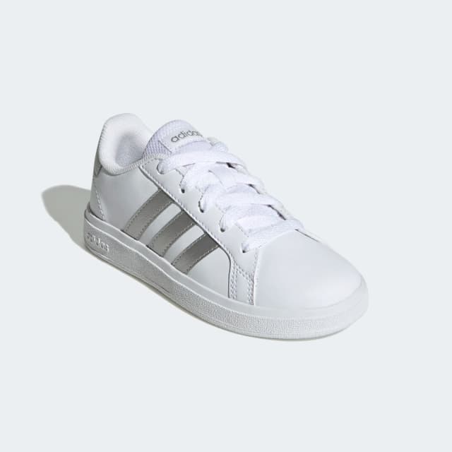 Detalle 2 de adidas Grand Court Lifestyle Tennis Lace-Up en blanco