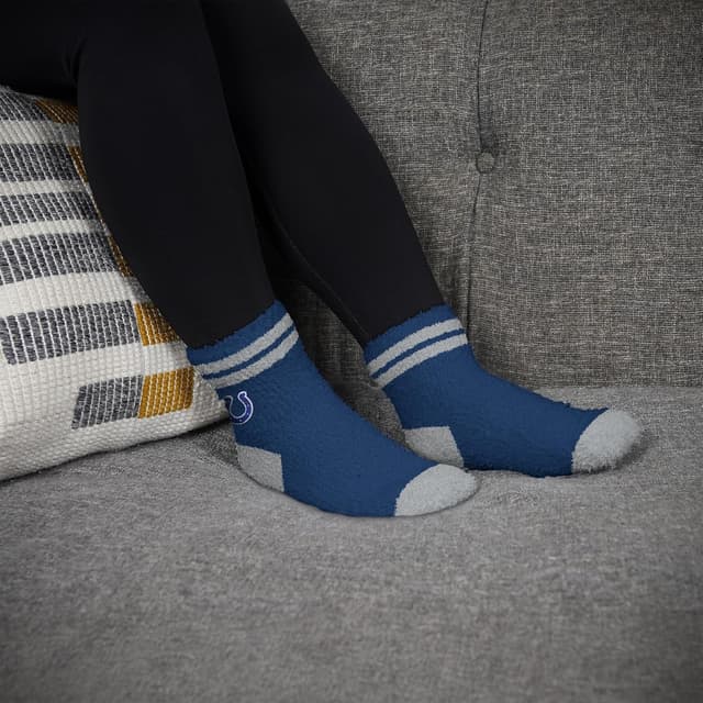 Detalle 2 de For Bare Feet NFL Unisex Cozy Two-Stripe Indianapolis Colts Socks (One Size)